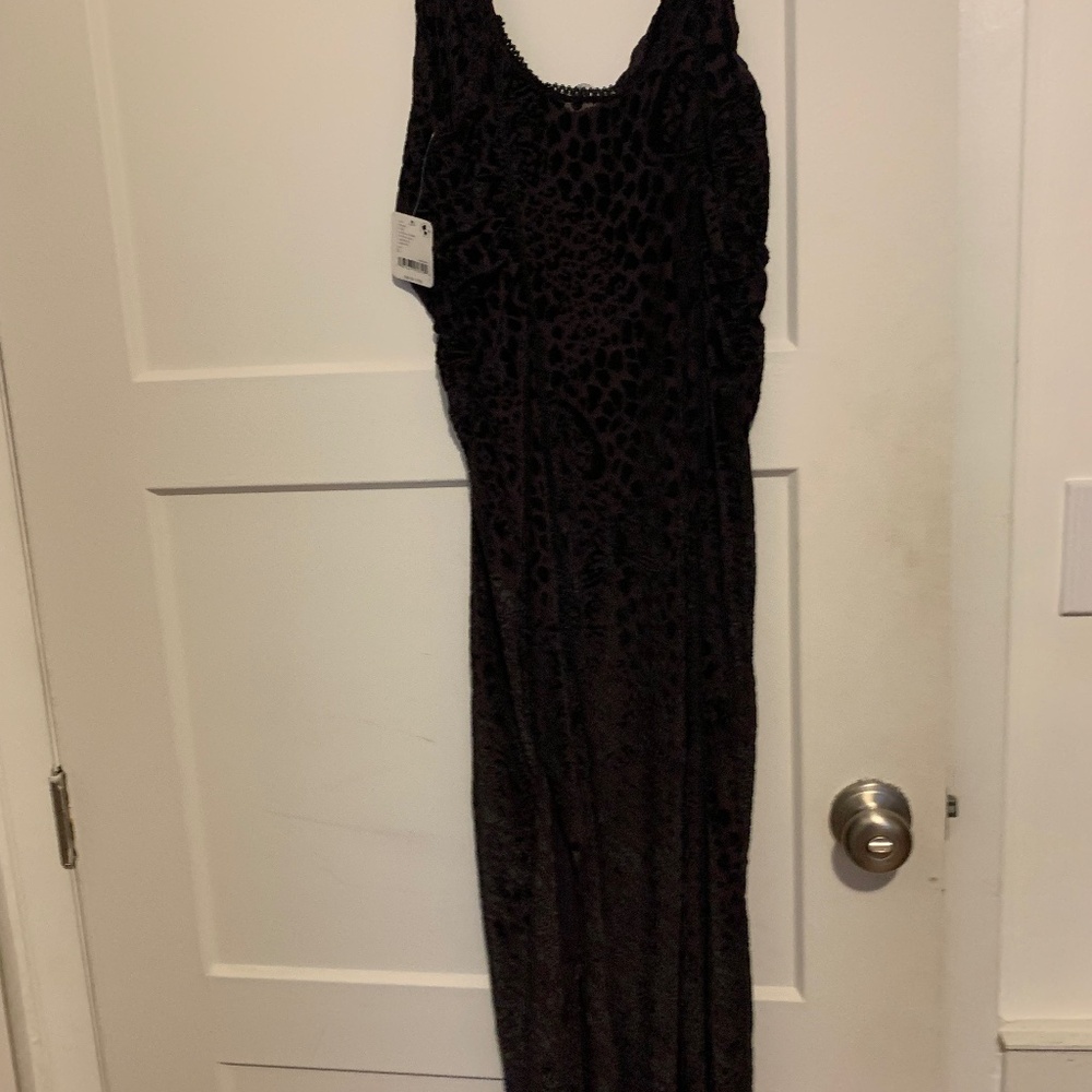 Black velvet design midi dress sz large